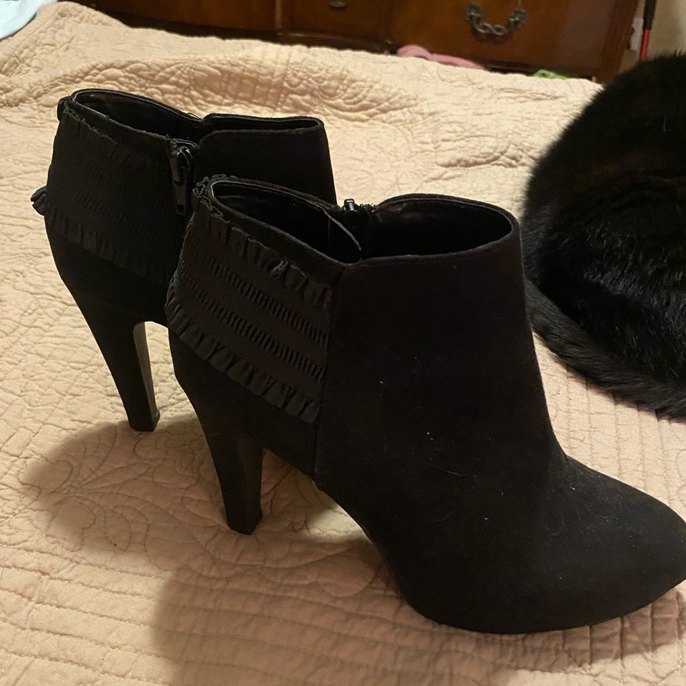 Black size 9 Booties
